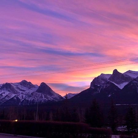 Beautiful Newly Reno 2Bdm 2 Bth Sleep Up To 6 Adults & Kids Mountain View Townhouse Suite Canmore Bagian luar foto