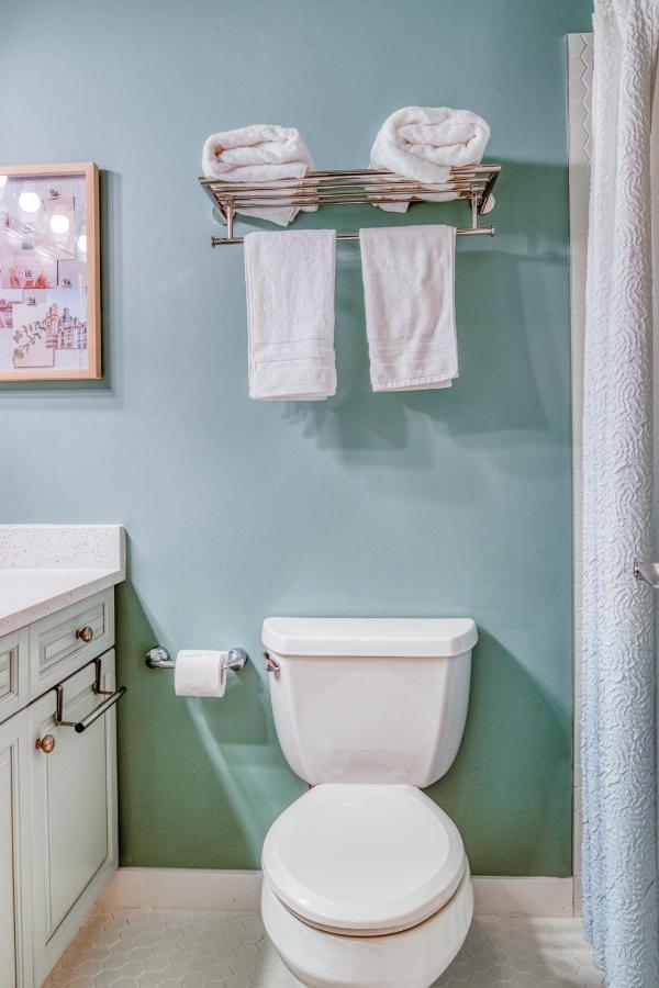 Beautiful Newly Reno 2Bdm 2 Bth Sleep Up To 6 Adults & Kids Mountain View Townhouse Suite Canmore Bagian luar foto