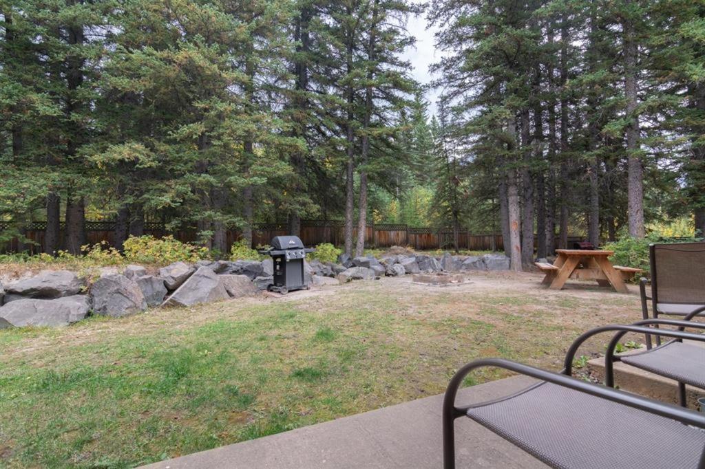 Beautiful Newly Reno 2Bdm 2 Bth Sleep Up To 6 Adults & Kids Mountain View Townhouse Suite Canmore Bagian luar foto