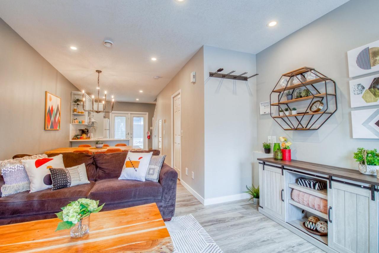 Beautiful Newly Reno 2Bdm 2 Bth Sleep Up To 6 Adults & Kids Mountain View Townhouse Suite Canmore Bagian luar foto