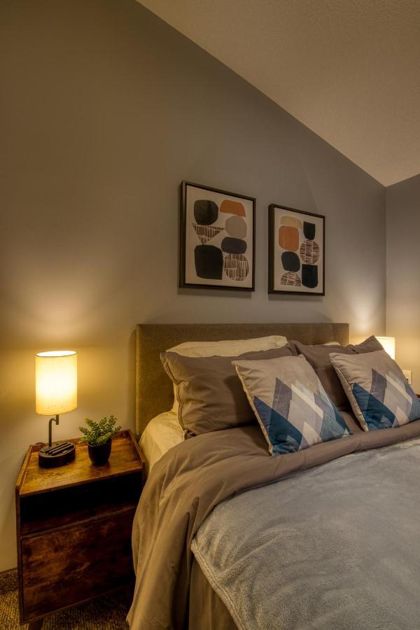 Beautiful Newly Reno 2Bdm 2 Bth Sleep Up To 6 Adults & Kids Mountain View Townhouse Suite Canmore Bagian luar foto