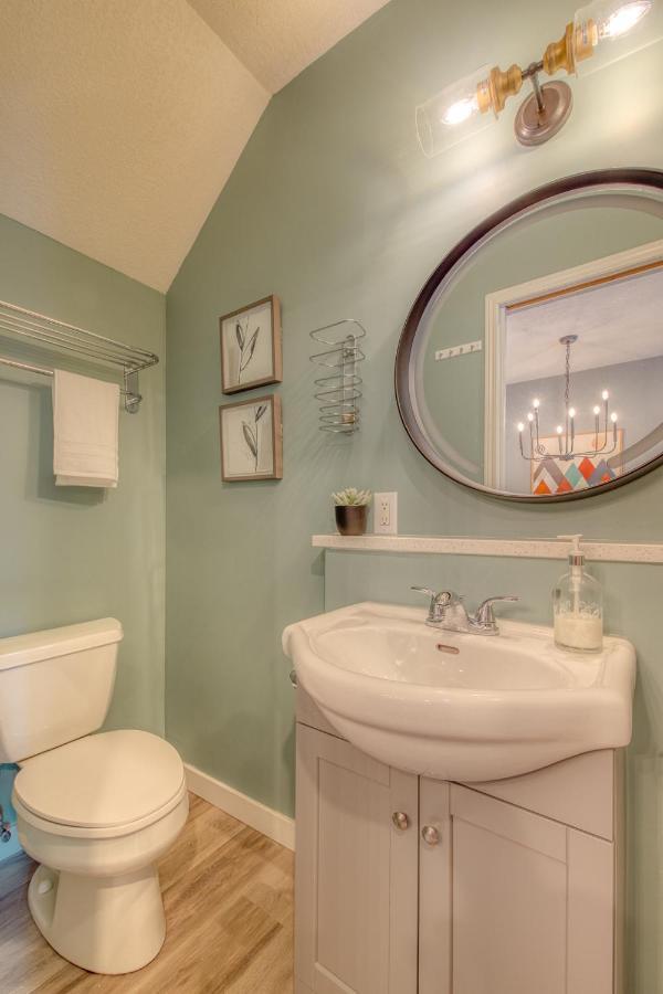 Beautiful Newly Reno 2Bdm 2 Bth Sleep Up To 6 Adults & Kids Mountain View Townhouse Suite Canmore Bagian luar foto
