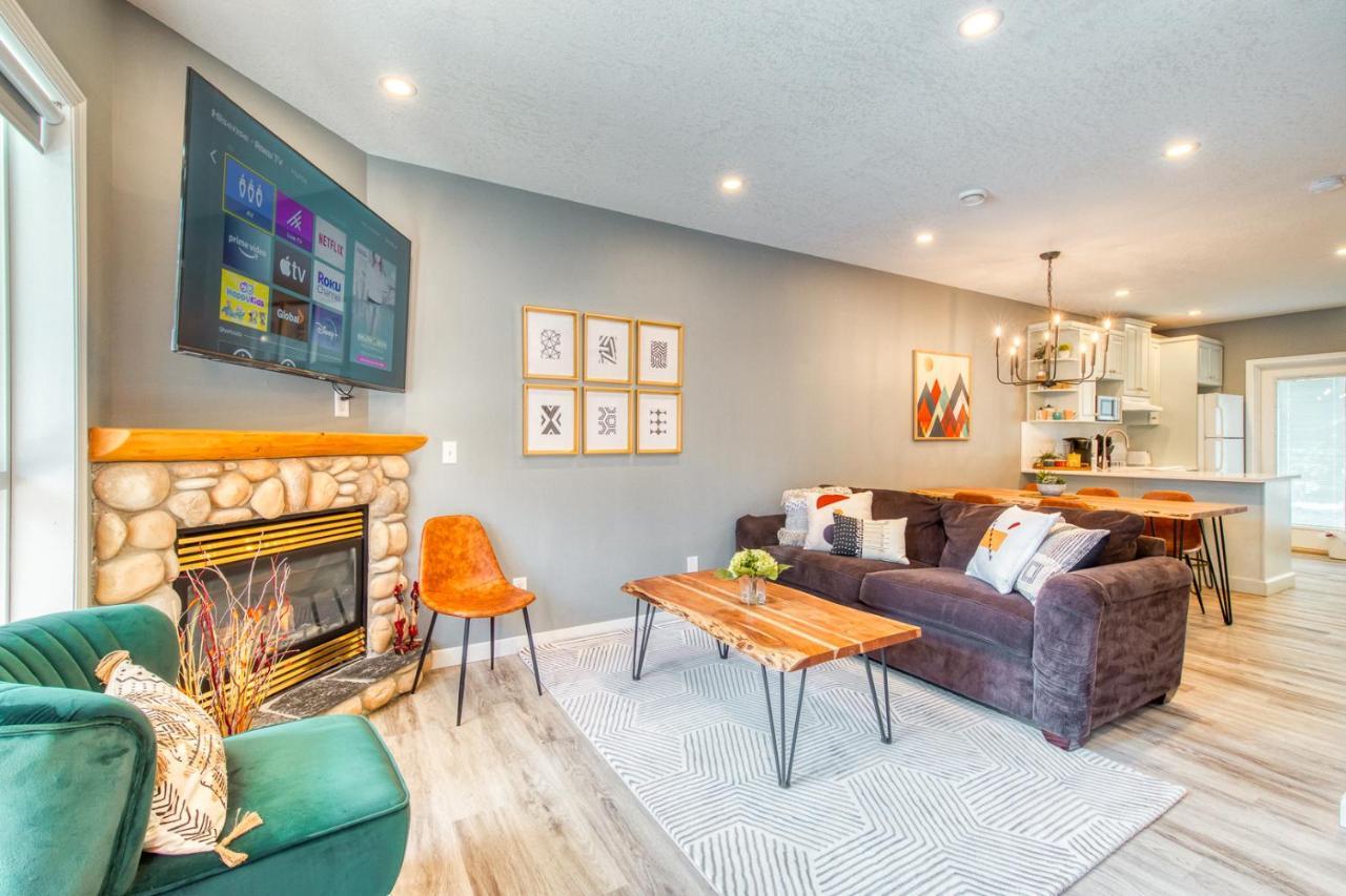 Beautiful Newly Reno 2Bdm 2 Bth Sleep Up To 6 Adults & Kids Mountain View Townhouse Suite Canmore Bagian luar foto
