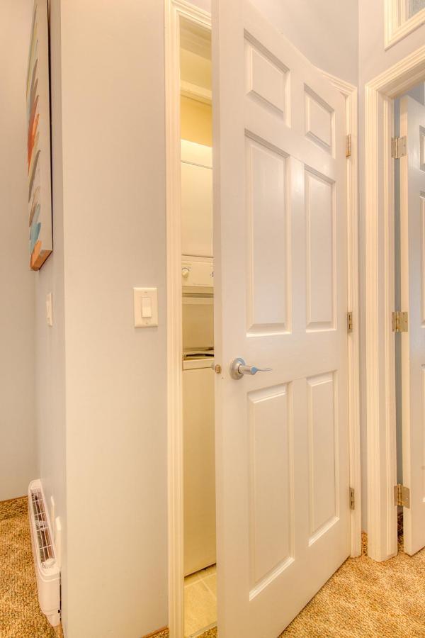 Beautiful Newly Reno 2Bdm 2 Bth Sleep Up To 6 Adults & Kids Mountain View Townhouse Suite Canmore Bagian luar foto