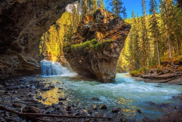Beautiful Newly Reno 2Bdm 2 Bth Sleep Up To 6 Adults & Kids Mountain View Townhouse Suite Canmore Bagian luar foto
