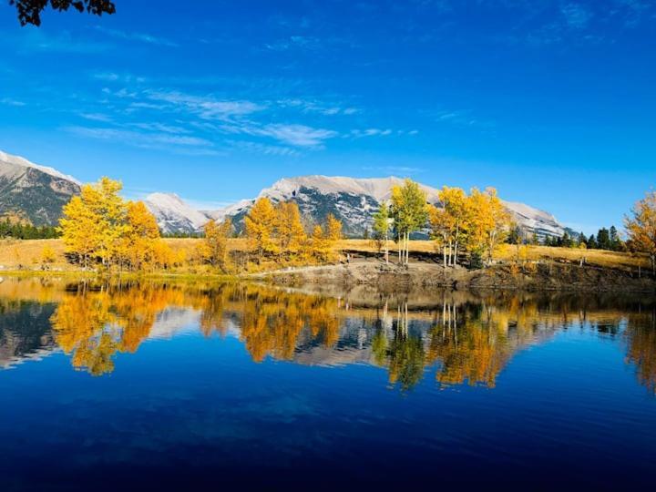 Beautiful Newly Reno 2Bdm 2 Bth Sleep Up To 6 Adults & Kids Mountain View Townhouse Suite Canmore Bagian luar foto