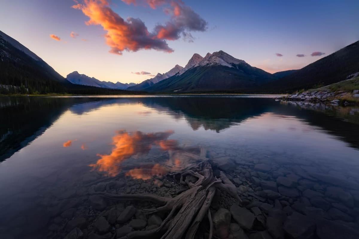 Beautiful Newly Reno 2Bdm 2 Bth Sleep Up To 6 Adults & Kids Mountain View Townhouse Suite Canmore Bagian luar foto