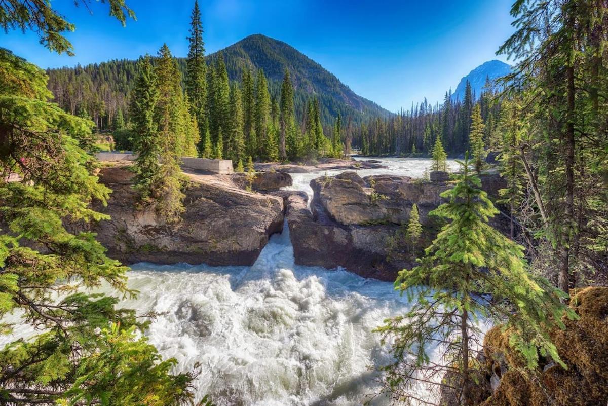 Beautiful Newly Reno 2Bdm 2 Bth Sleep Up To 6 Adults & Kids Mountain View Townhouse Suite Canmore Bagian luar foto